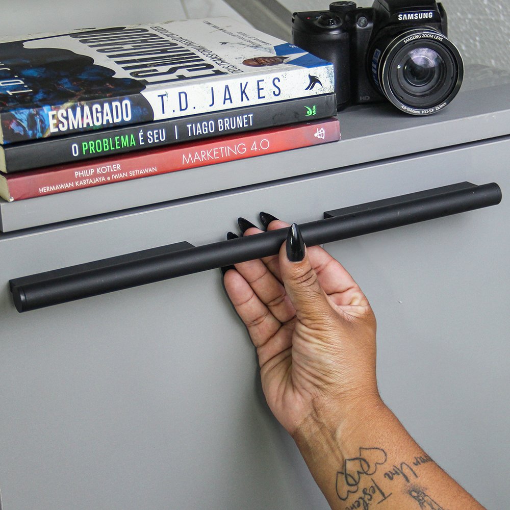 Puxador Alça Sorento Liso 224mm Preto ZP5450.224 - Zen Design 224MM